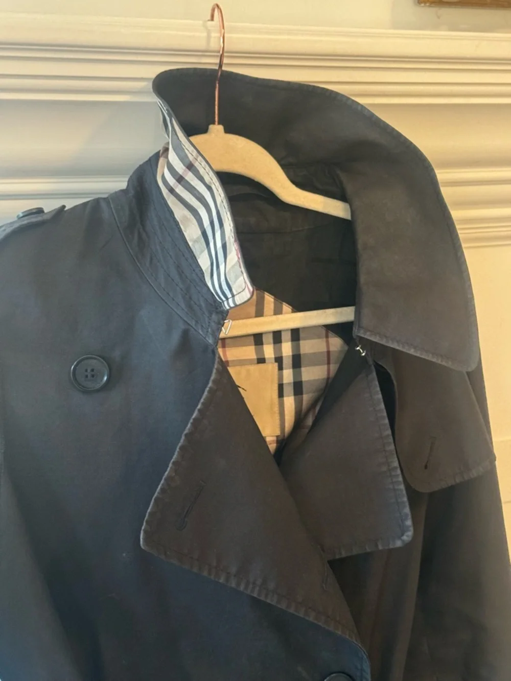 Classic Burberry Black Lightweight Trench Coat - Picture 5 of 6